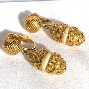 Vintage trifari clip on earrings gold and white